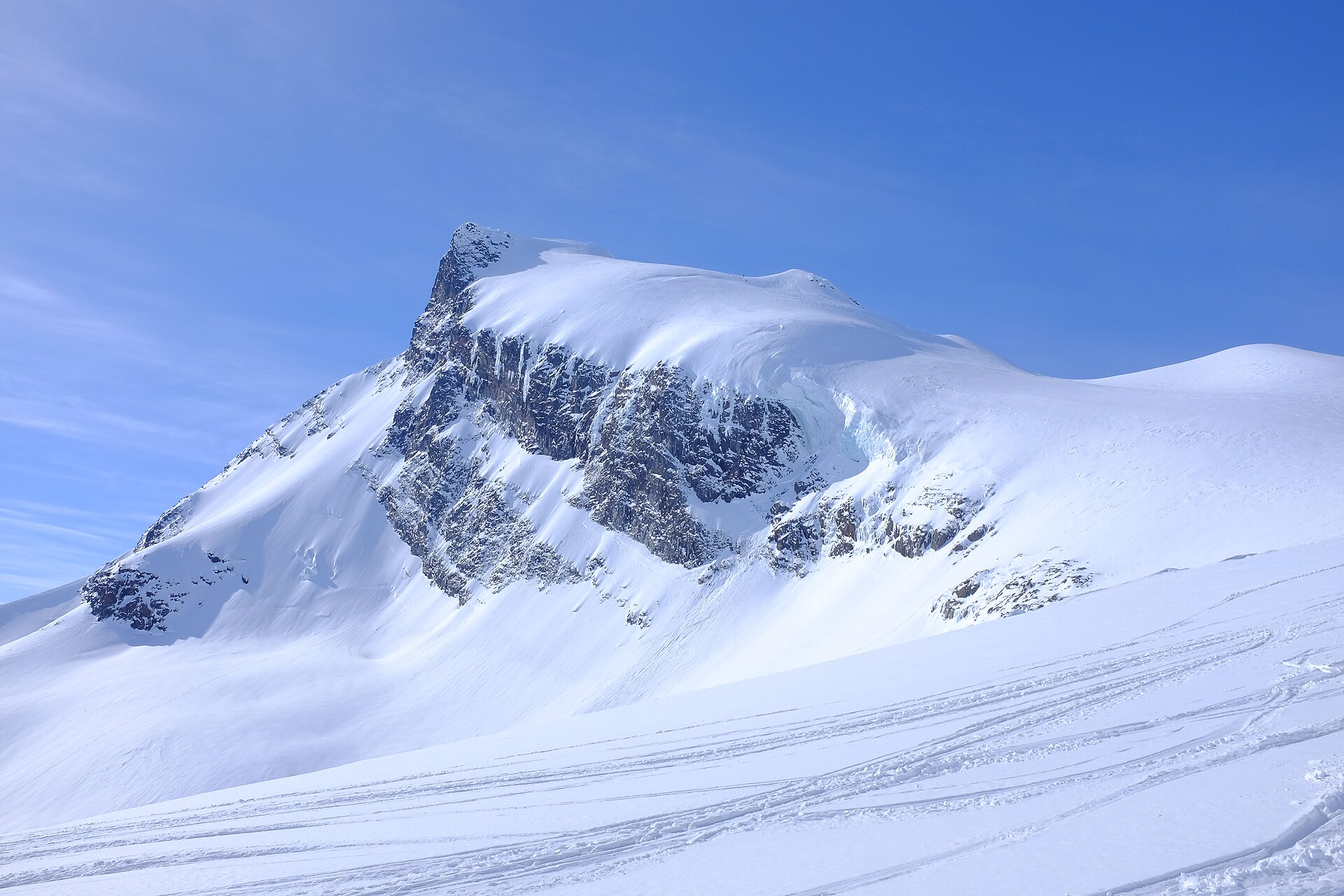Schneebedeckter Storebjørn im Jotunheimen-Gebirge